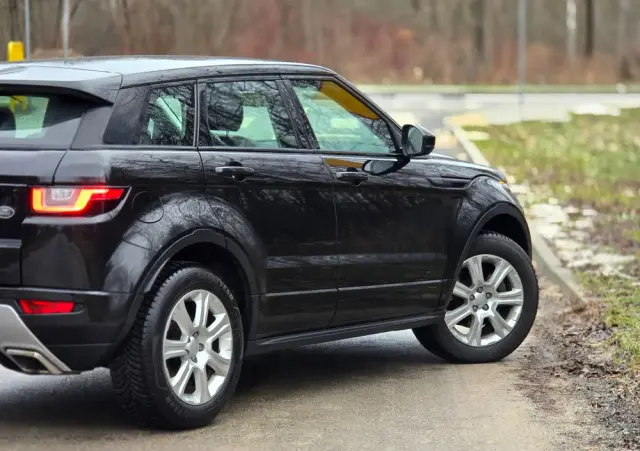 LAND ROVER Range Rover Evoque D150 R-Dynamic HSE