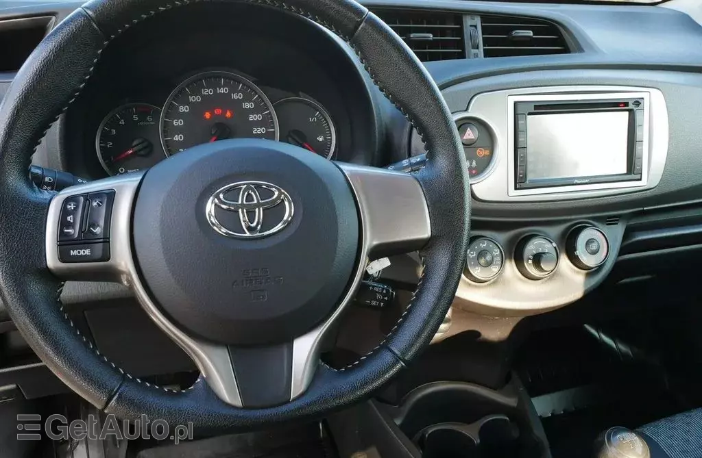 TOYOTA Yaris 