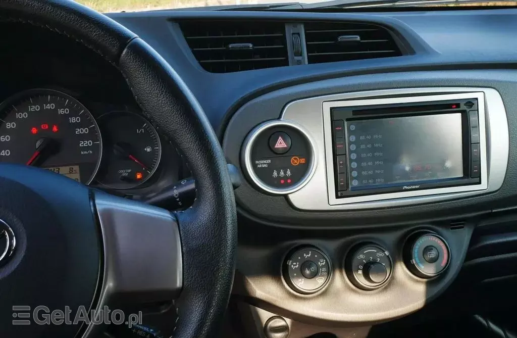 TOYOTA Yaris 