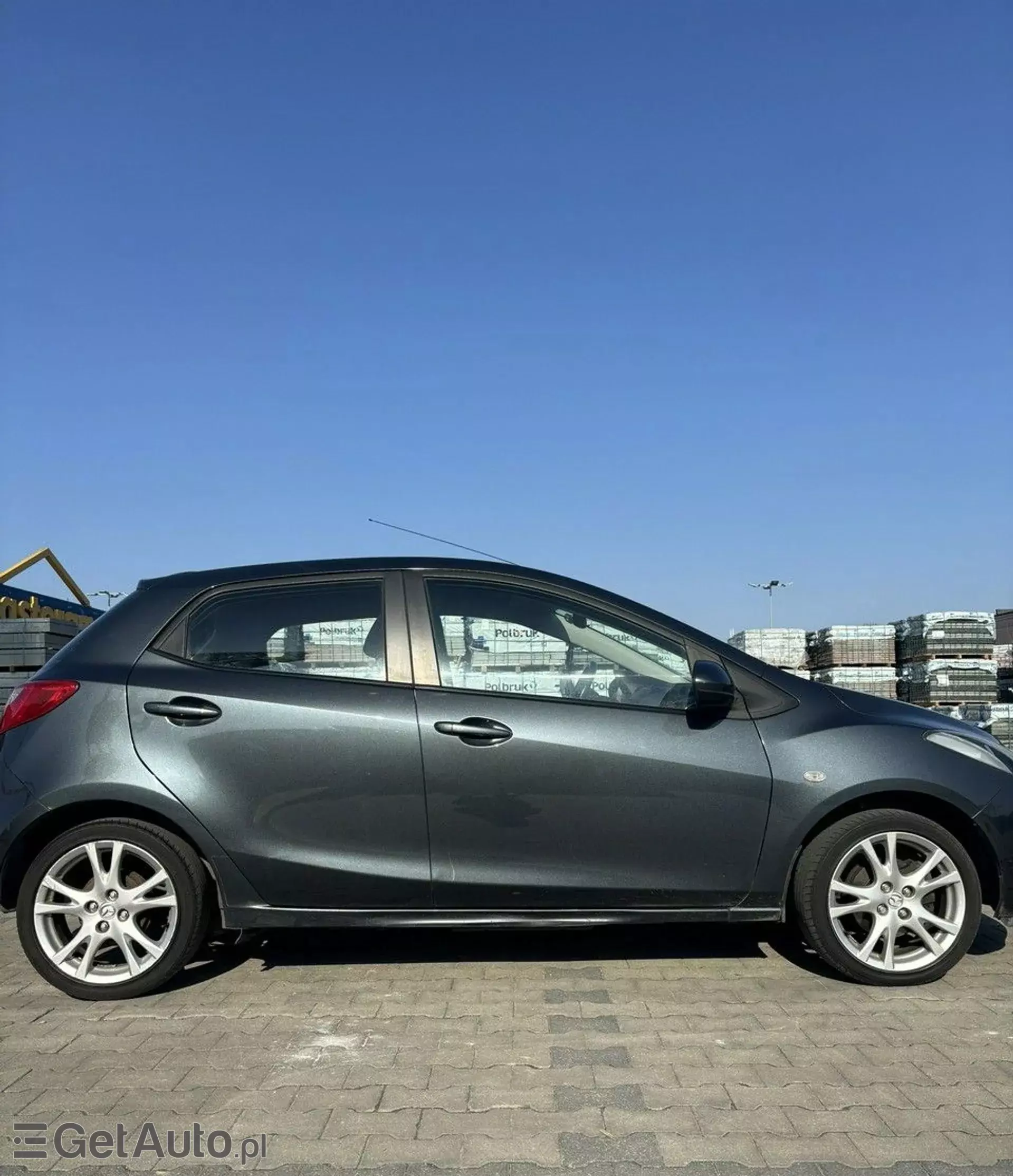 MAZDA 2 
