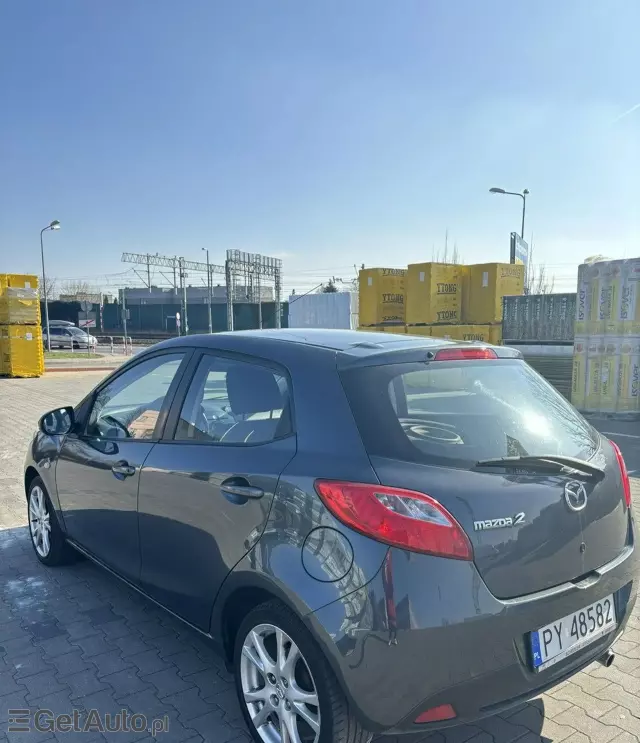 MAZDA 2 