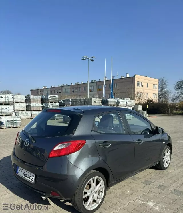 MAZDA 2 