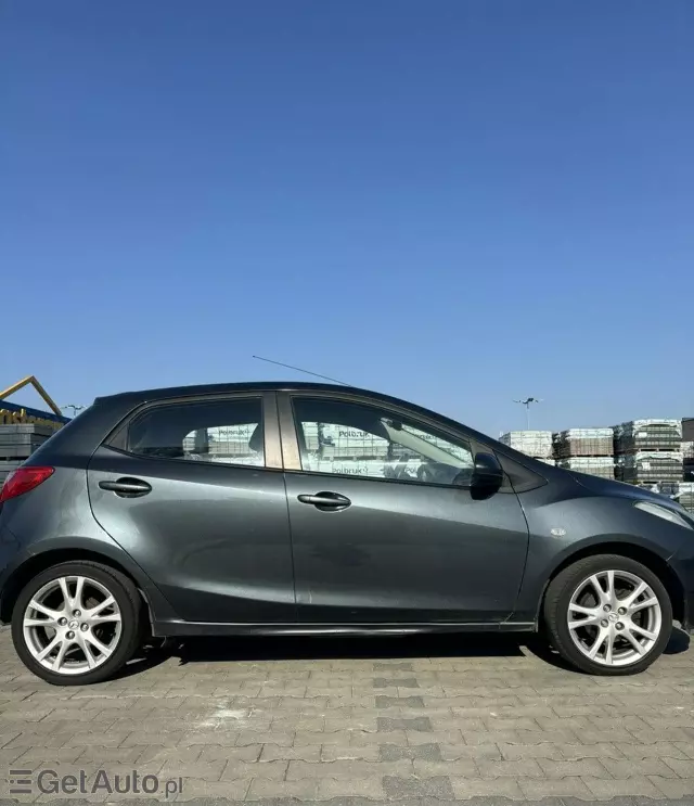 MAZDA 2 