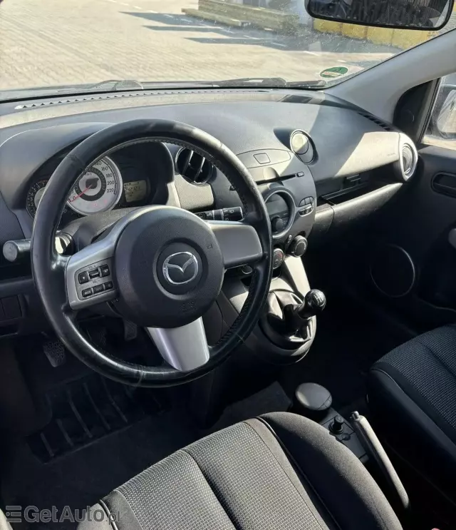 MAZDA 2 