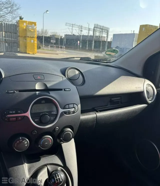 MAZDA 2 