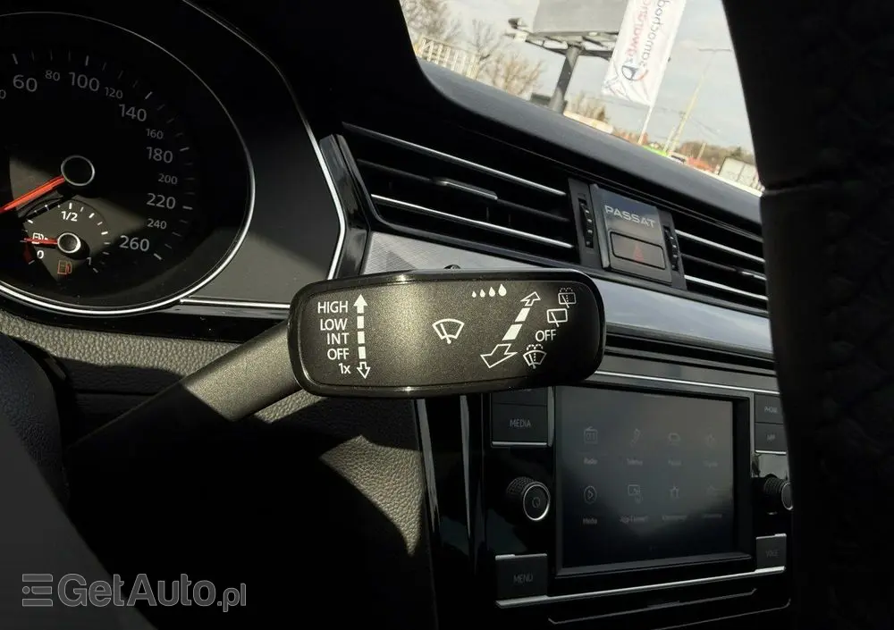 VOLKSWAGEN Passat 1.5 TSI EVO Business