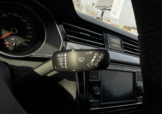 VOLKSWAGEN Passat 1.5 TSI EVO Business