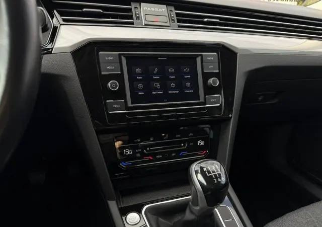 VOLKSWAGEN Passat 1.5 TSI EVO Business