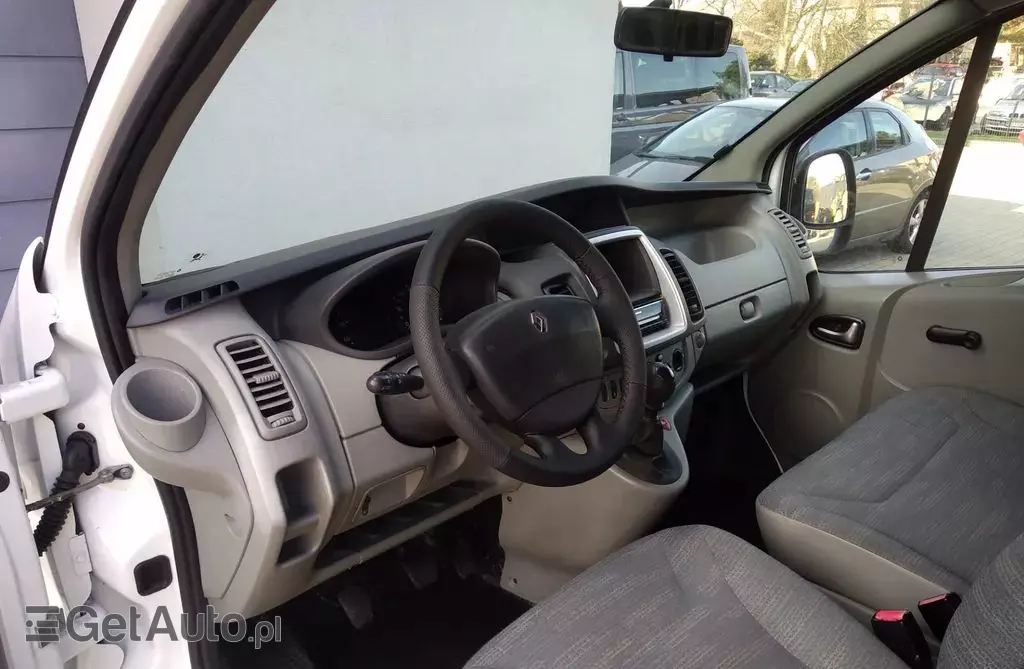 RENAULT Trafic 
