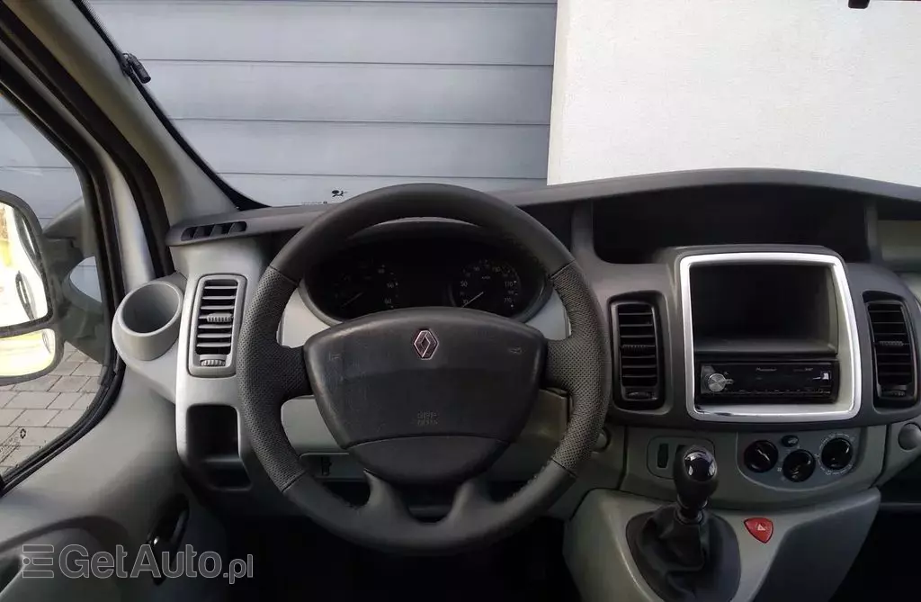 RENAULT Trafic 