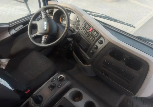 DAF LF 18.320 Kontener 20 palet 