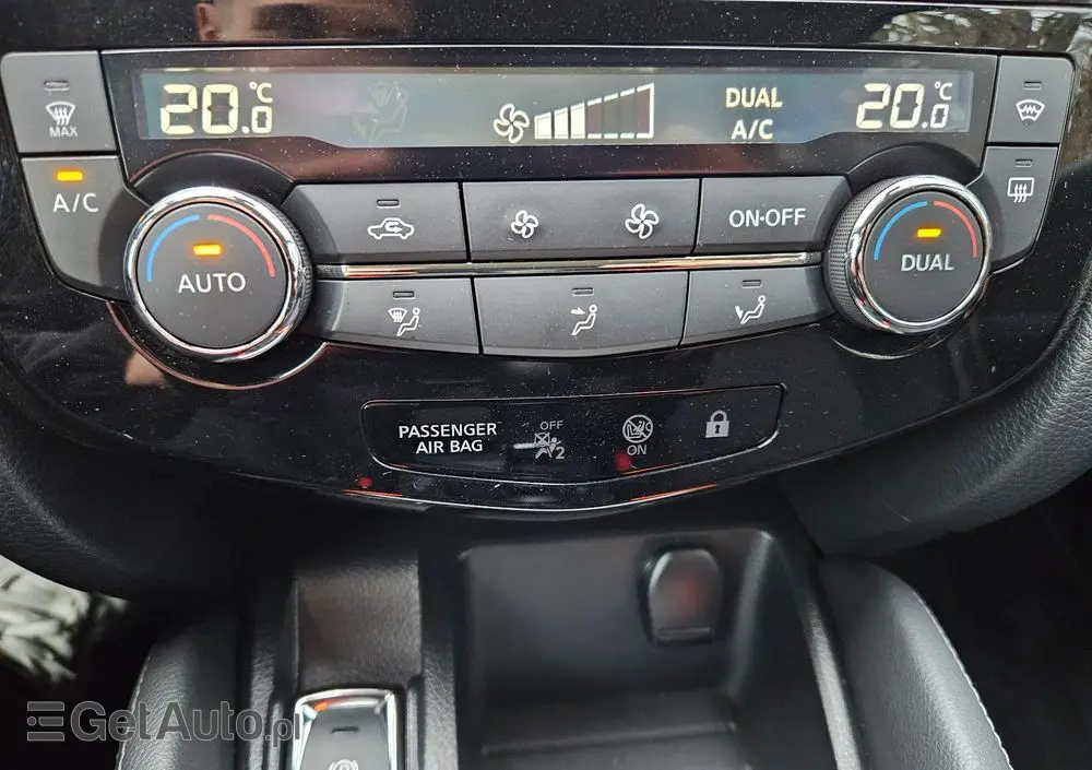 NISSAN Qashqai 1.2 DIG-T N-Connecta