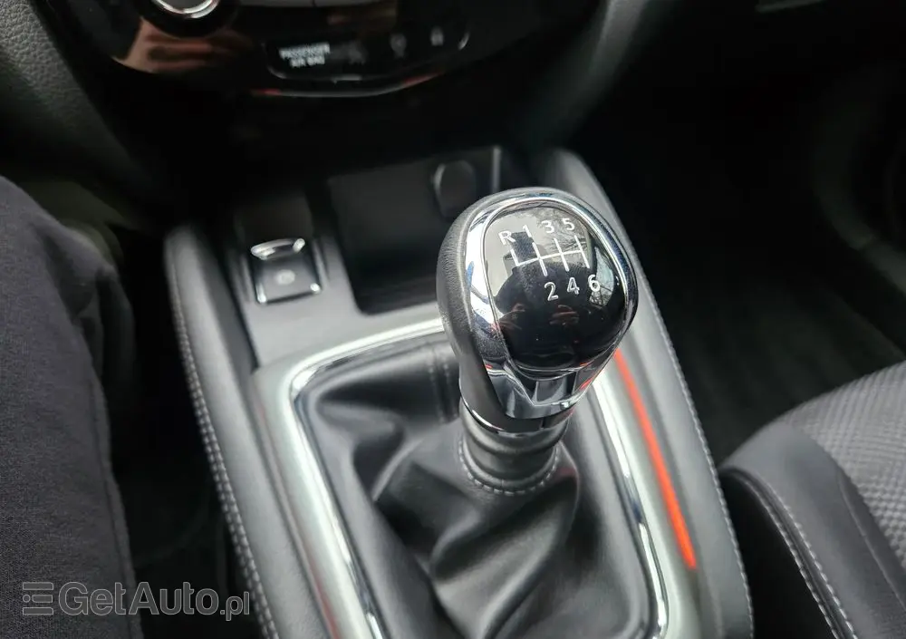 NISSAN Qashqai 1.2 DIG-T N-Connecta