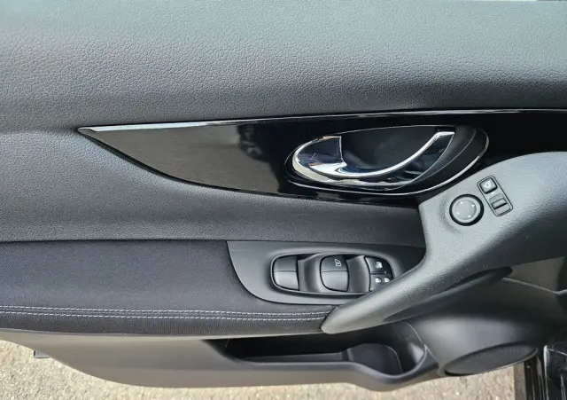 NISSAN Qashqai 1.2 DIG-T N-Connecta