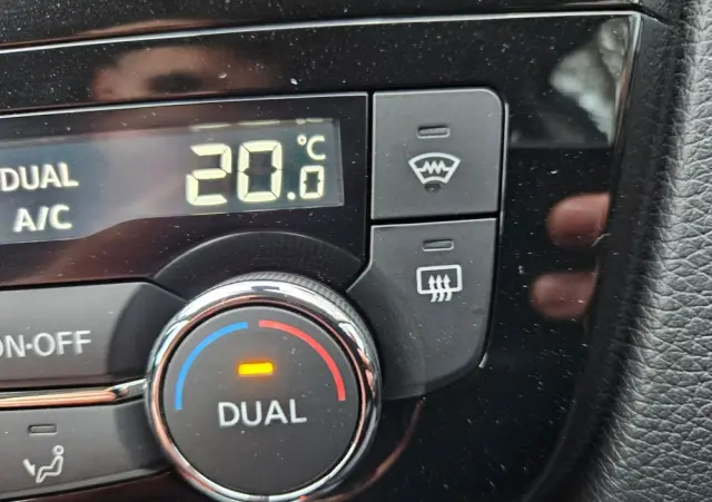 NISSAN Qashqai 1.2 DIG-T N-Connecta