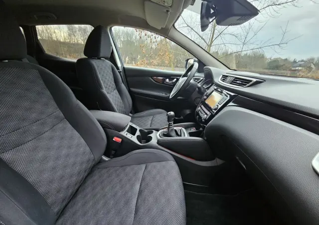 NISSAN Qashqai 1.2 DIG-T N-Connecta