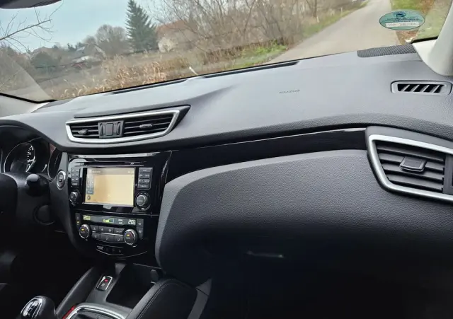 NISSAN Qashqai 1.2 DIG-T N-Connecta