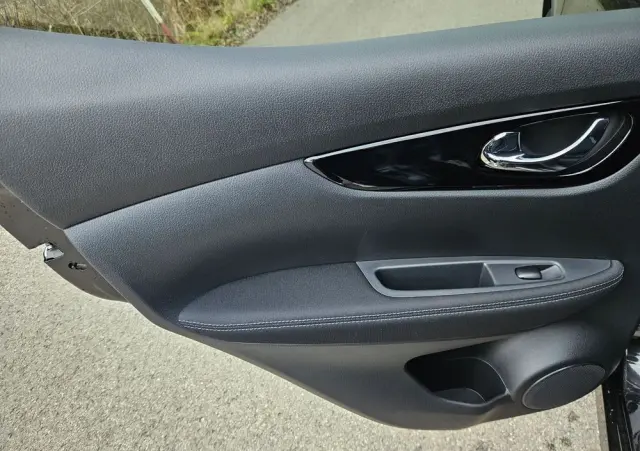 NISSAN Qashqai 1.2 DIG-T N-Connecta