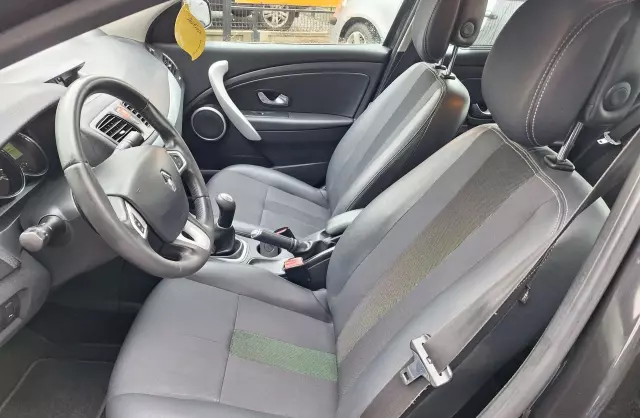 RENAULT Fluence 1.6 16V (110 KM)