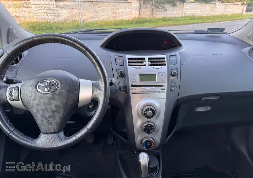 TOYOTA Yaris 1.0 Terra