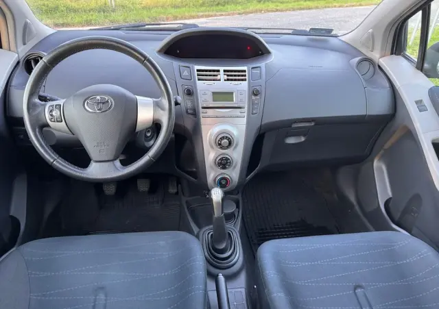 TOYOTA Yaris 1.0 Terra