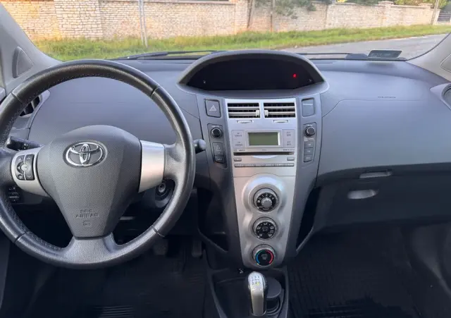 TOYOTA Yaris 1.0 Terra