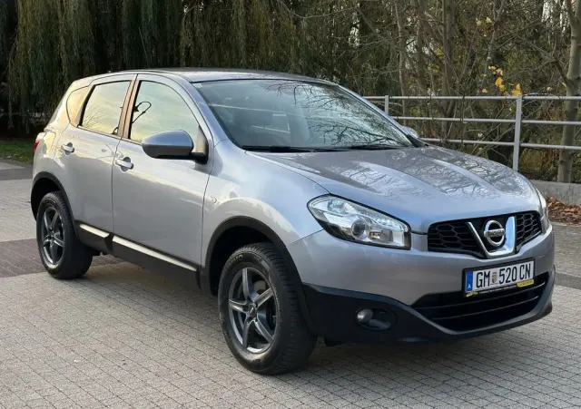 NISSAN Qashqai 2.0 4 x 4 tekna