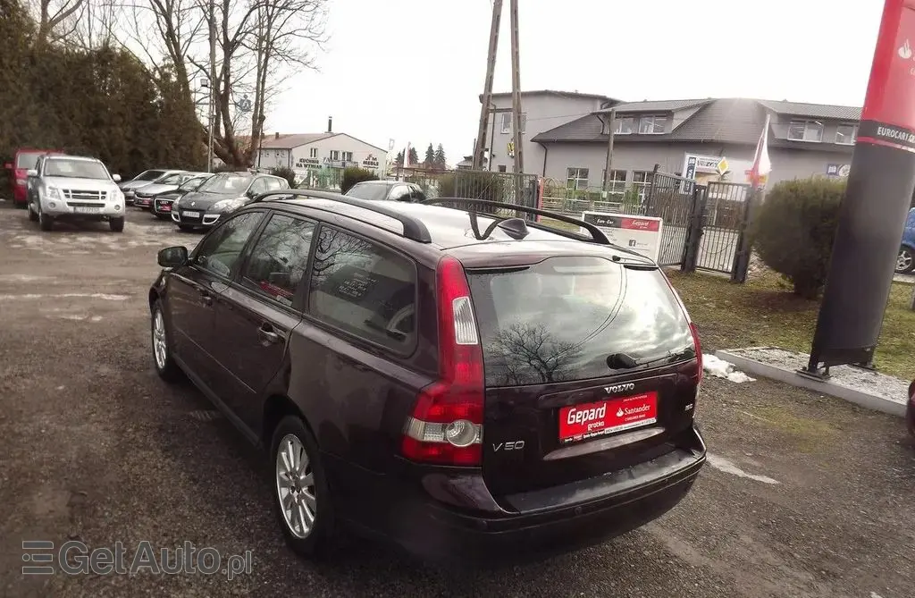 VOLVO V50 