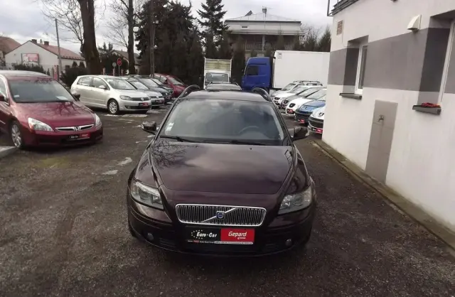 VOLVO V50 