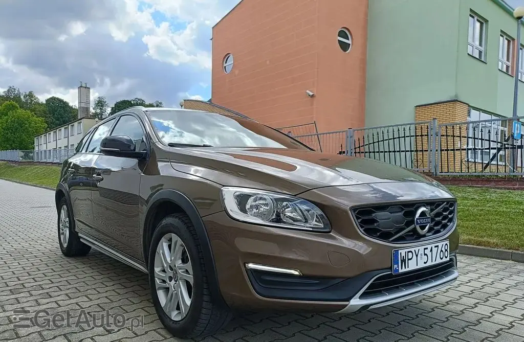 VOLVO V60 Cross Country 