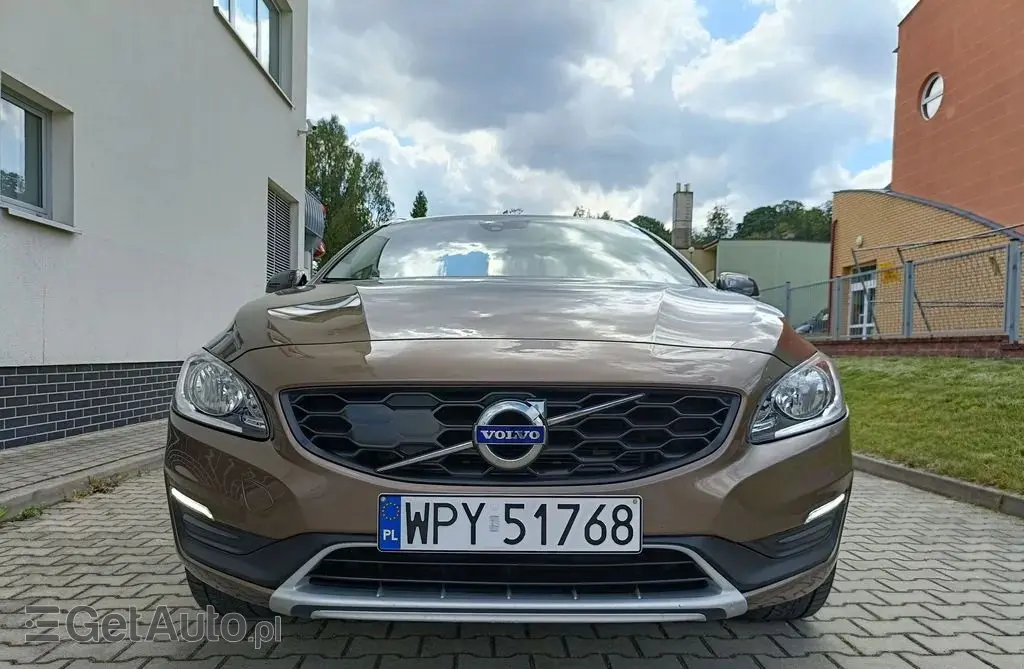 VOLVO V60 Cross Country 