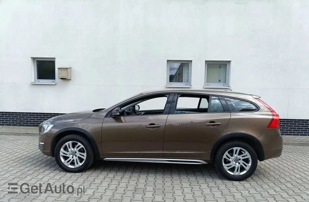 VOLVO V60 Cross Country 