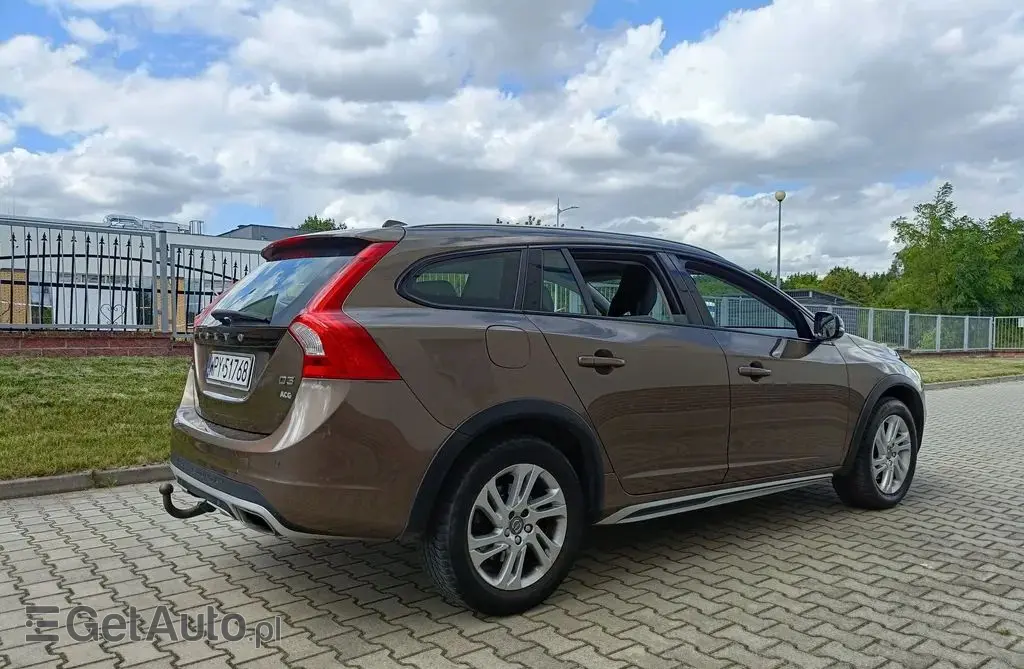 VOLVO V60 Cross Country 