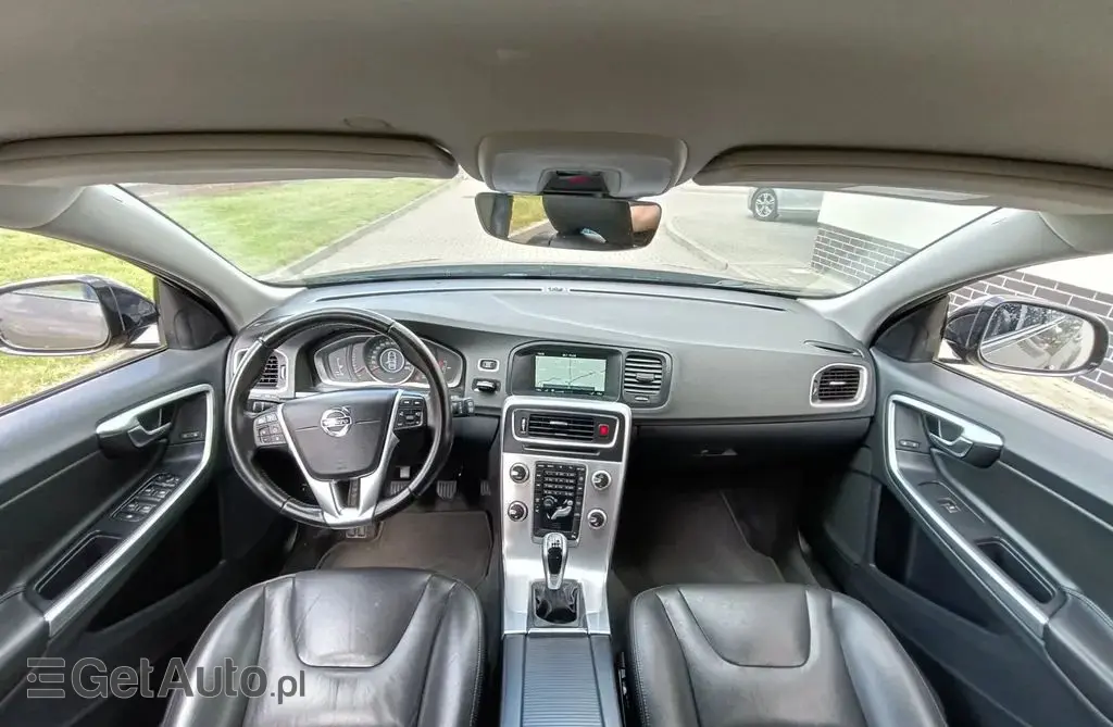 VOLVO V60 Cross Country 
