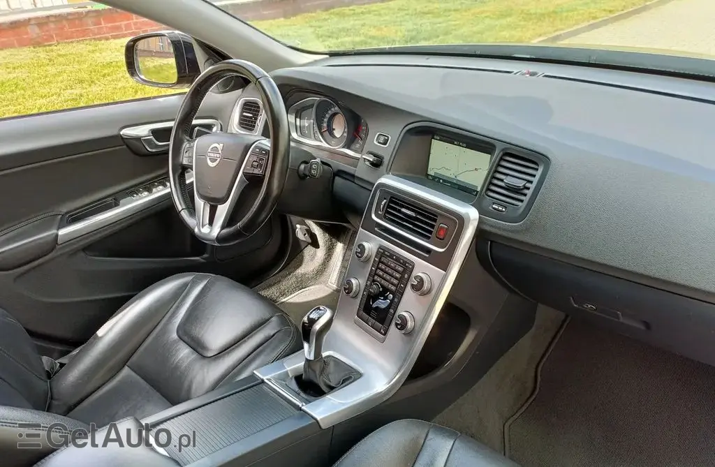 VOLVO V60 Cross Country 