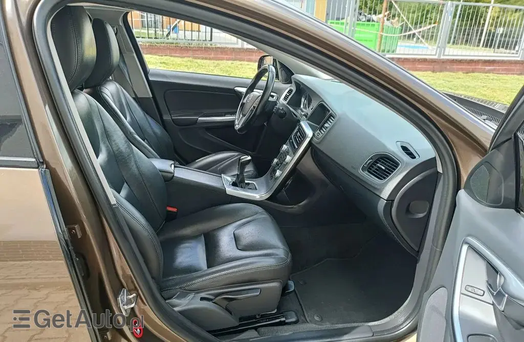 VOLVO V60 Cross Country 