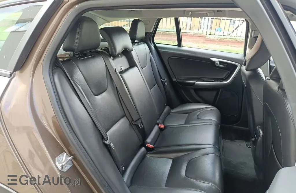 VOLVO V60 Cross Country 