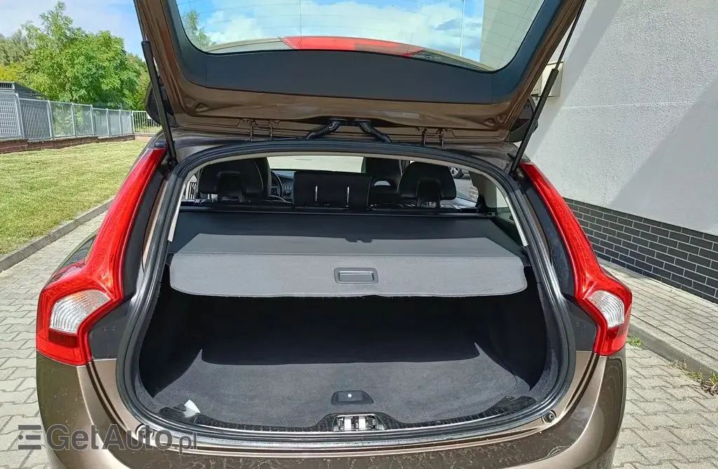 VOLVO V60 Cross Country 