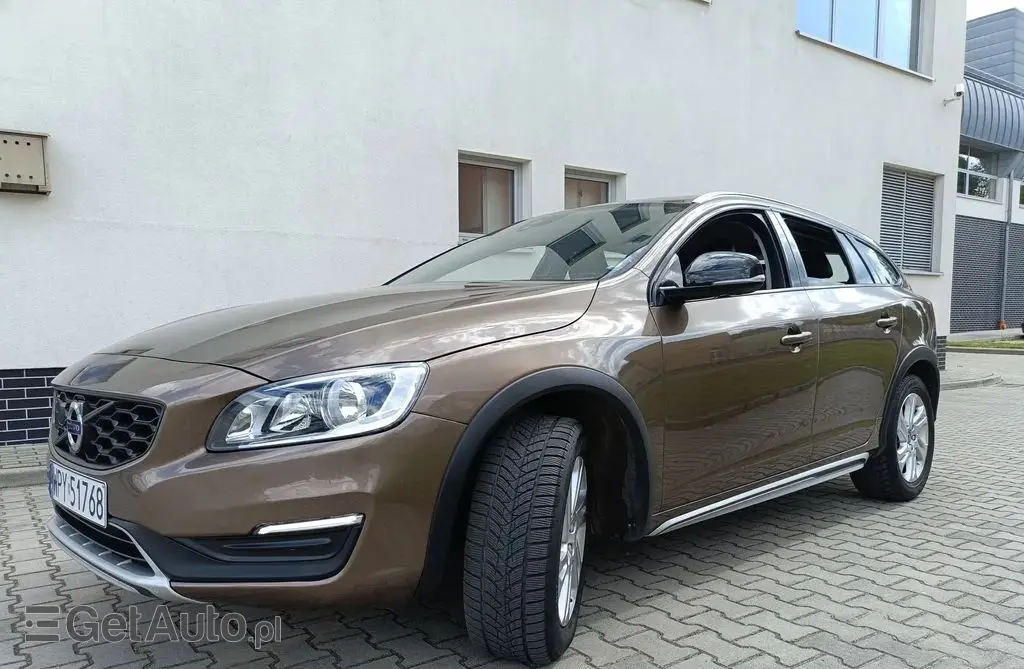 VOLVO V60 Cross Country 
