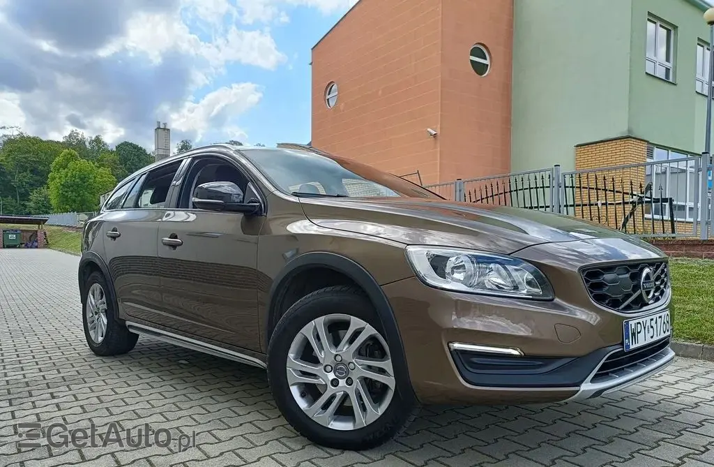 VOLVO V60 Cross Country 