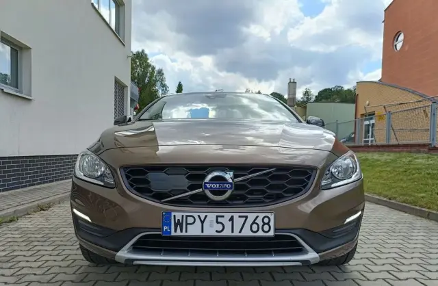 VOLVO V60 Cross Country 