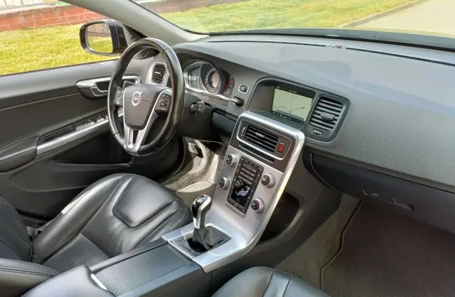 VOLVO V60 Cross Country 