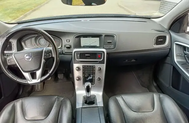 VOLVO V60 Cross Country 