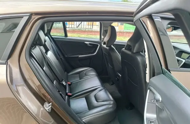 VOLVO V60 Cross Country 