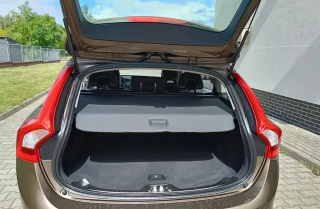 VOLVO V60 Cross Country 