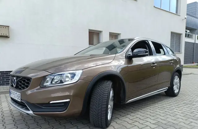 VOLVO V60 Cross Country 