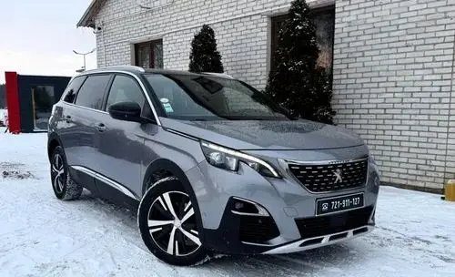 PEUGEOT 5008 