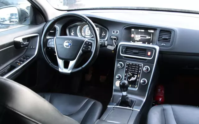 VOLVO V60 D3 Summum