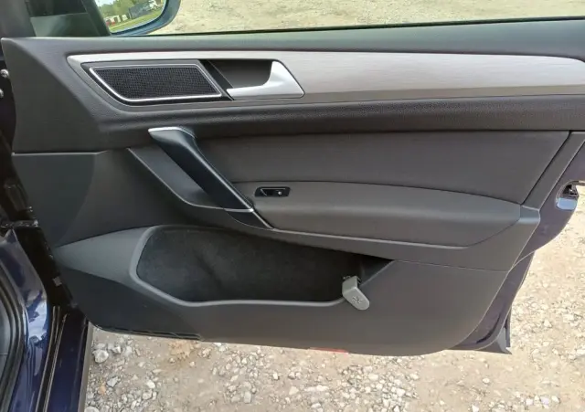 VOLKSWAGEN Golf Sportsvan 1.6 TDI BlueMotion Comfortline