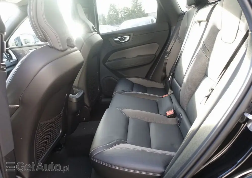 VOLVO XC 60 B5 B AWD Plus Black Edition